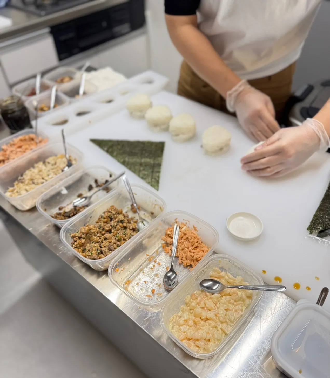 🍙✨ ひとつひとつ、心を込めて握る。
